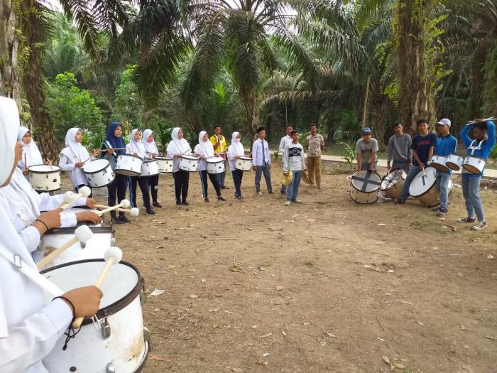 SAMBUT PERINGATAN HUT RI KE-74 MAN 1 INTENSIFKAN LATIHAN DRUMBAND