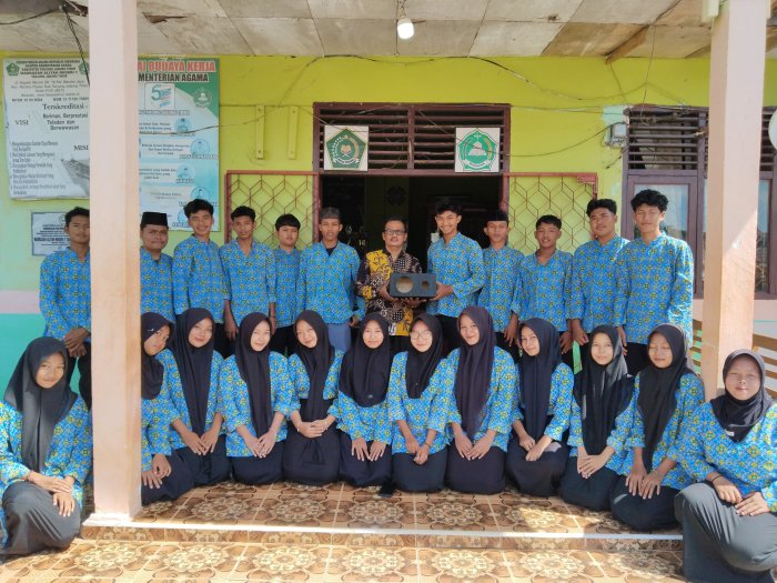 Wujudkan Kreatifitas, Siswa MAN 1 Tanjung Jabung Timur Berhasil Rakit Miniatur Line Array Vera