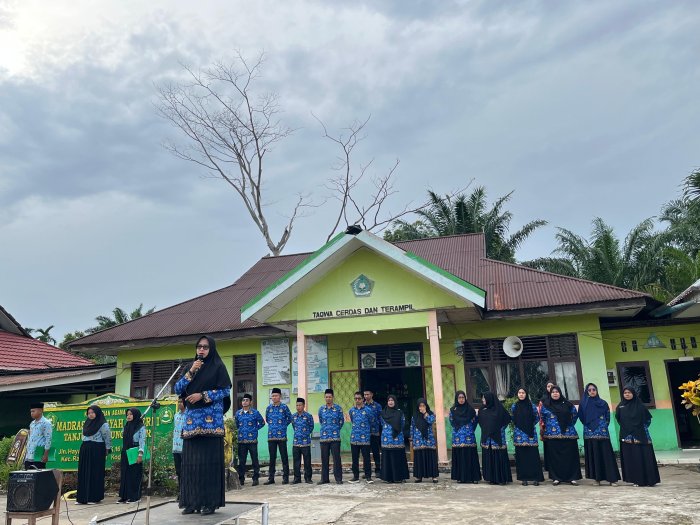 MAN 1 Tanjung Jabung Timur Gelar Upacara Hari Kesaktian Pancasila